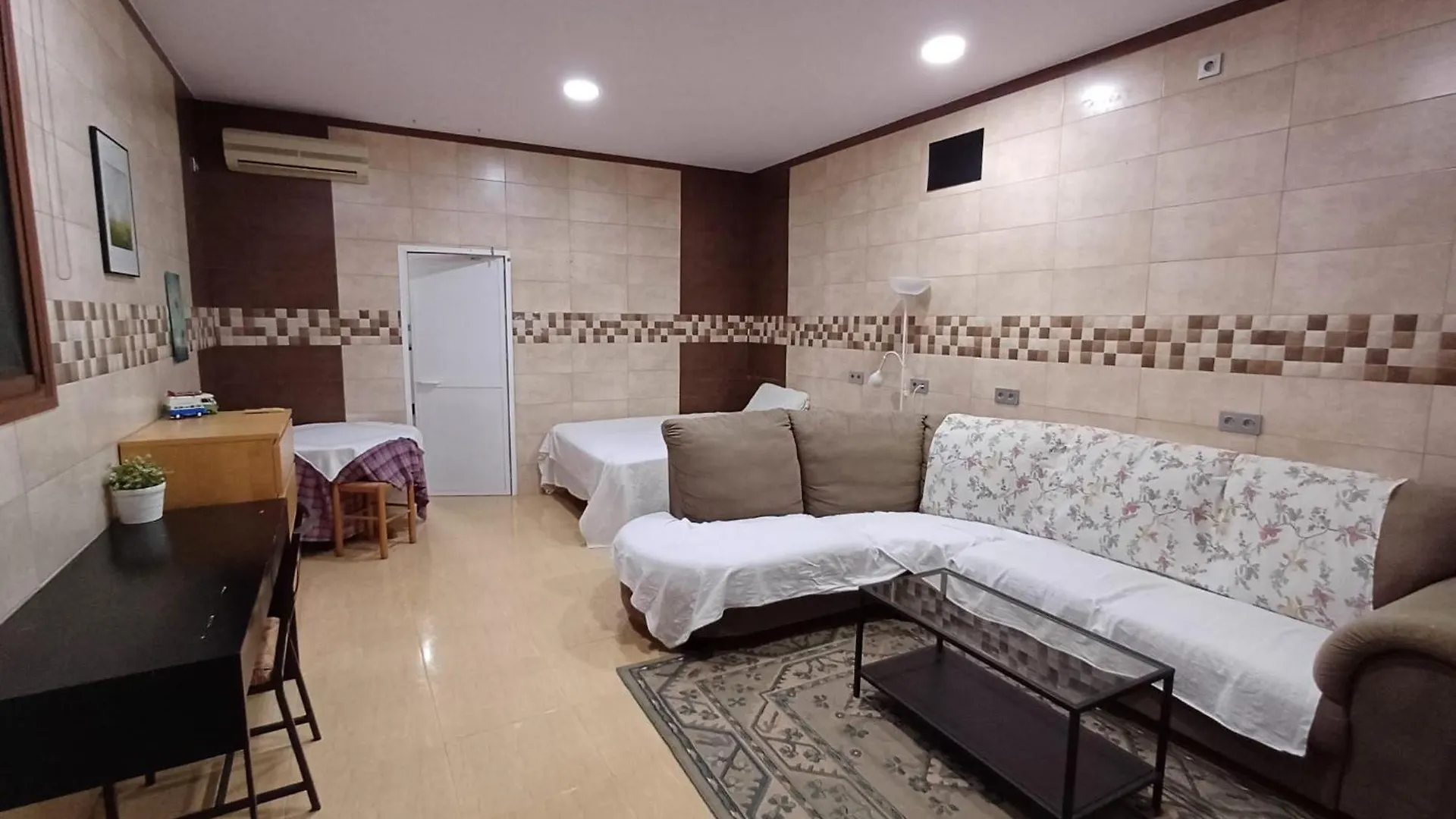 Comfy Studio In The Countryside Bonito Y Grande Estudio ألاورين ذي ر تورّي 0*,